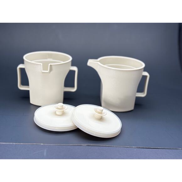 Vintage MCM Tupperware Creamer and Sugar Set Almond Push Seal Top 1414 and 1415 - Picture 1 of 8